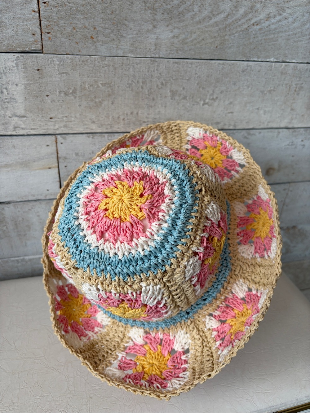 UO Floppy crochet granny squares bucket hat - Picture 7 of 8